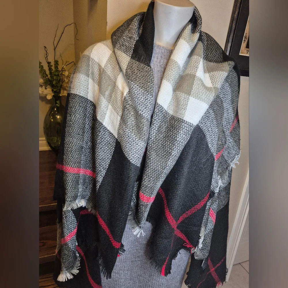 Elegant Black and Gray Plaid Shawl - Picture 4 of 5